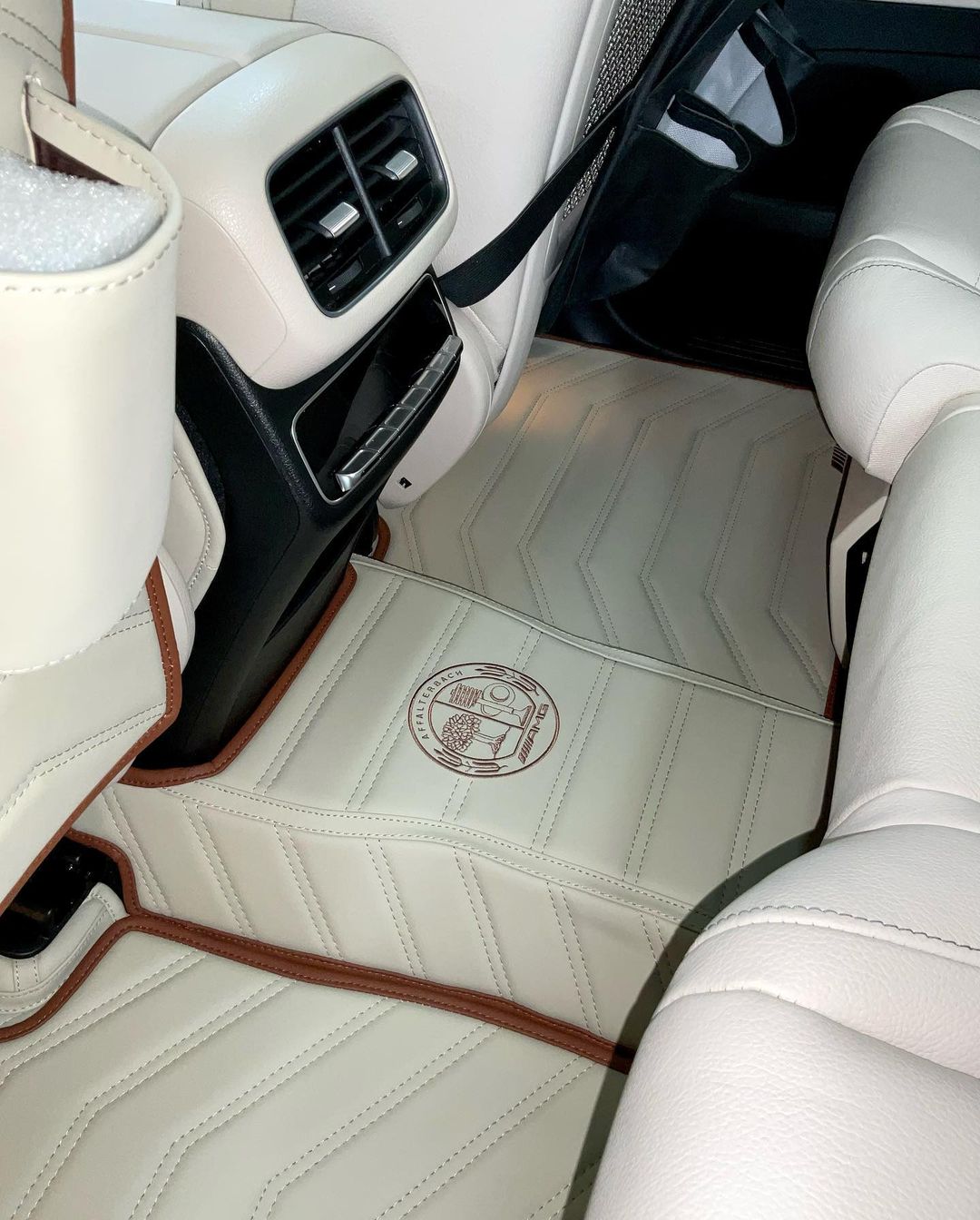 Alabaster Elegance - Image 4